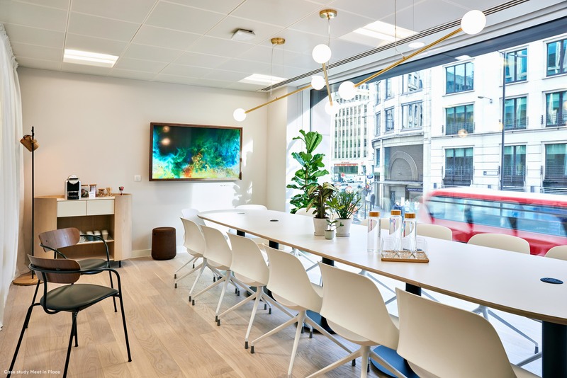 Philips Q-Line_Presenting_Meeting Room Credit Tom Mannion