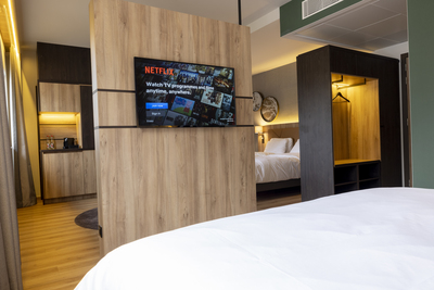 Mobilier de chambre d'hôtel et accessoires hôtellerie Equipement hôtel - TV  LED PHILIPS MODE HOTEL COMPLET AVEC HORLOGE GAMME PRIME SUITE